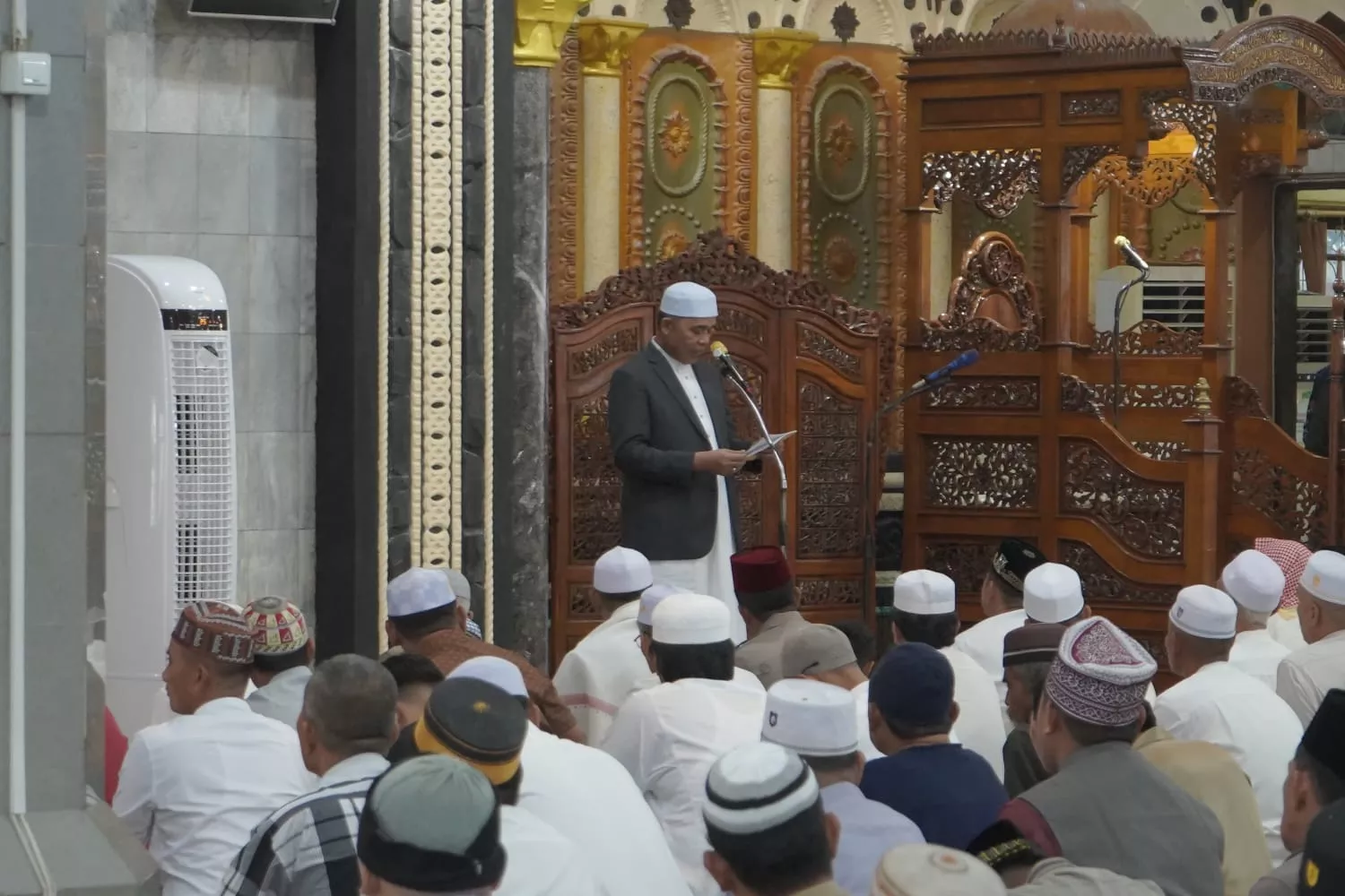 Bupati Inhil Herman Laksanakan Shalat Eid Bersama Ribuan Jemaah