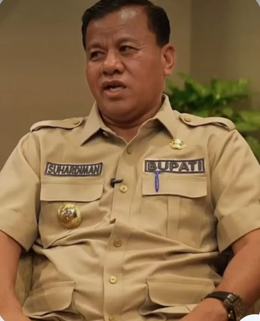 Sempat Dicari KPK, Bupati Kuansing dan Sekda Akhirnya Tiba di Gedung Merah Putih