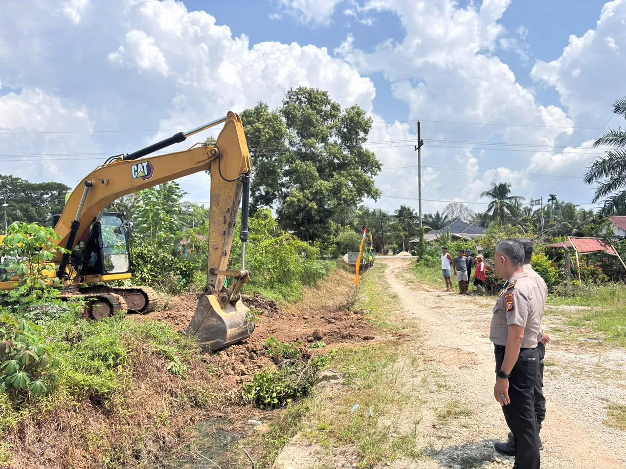Dukung Program Asta Cita, Kapolsek Sabak Auh Tinjau Persiapan Lahan Jagung Pipil Seluas 1,5 Hektare