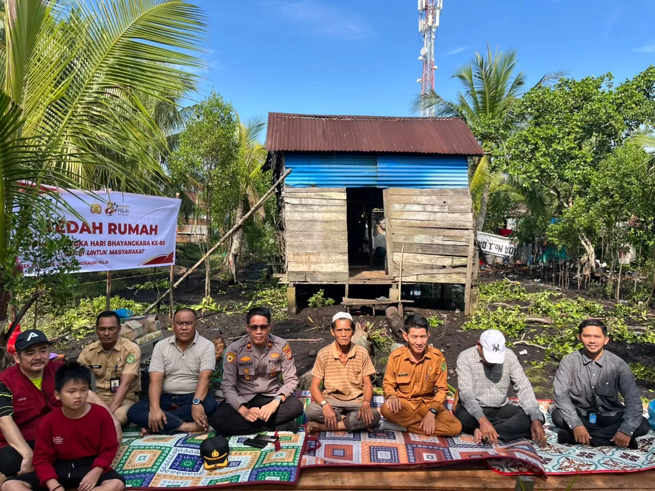 Polsek Kateman Gelar Peletakan Batu Pertama Program Bedah Rumah Sambut Hari Bhayangkara ke-80