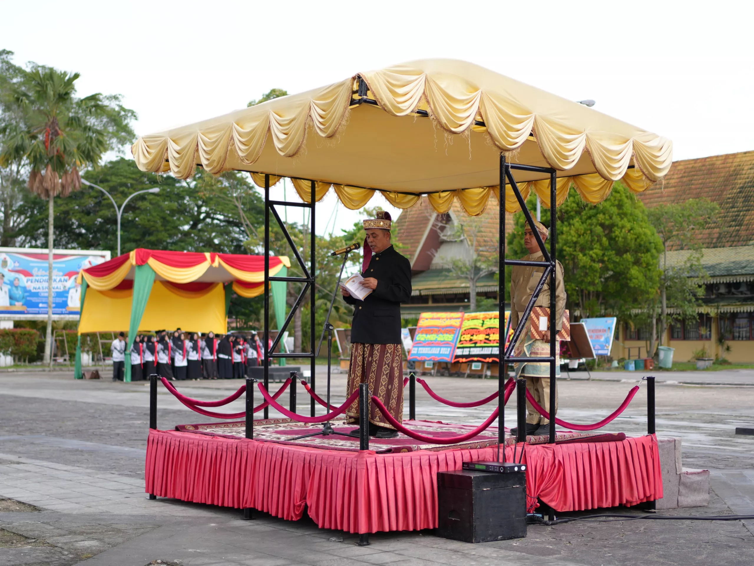 Bupati Herman Bacakan Amanat Mendikdasmen pada Hardiknas 2026