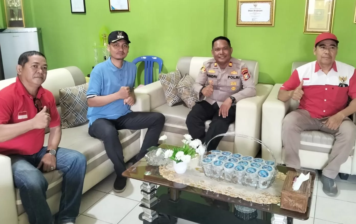 Kapolsek Tembilahan Hulu Sambangi Kantor Camat, Perkuat Sinergi Jaga Kamtibmas