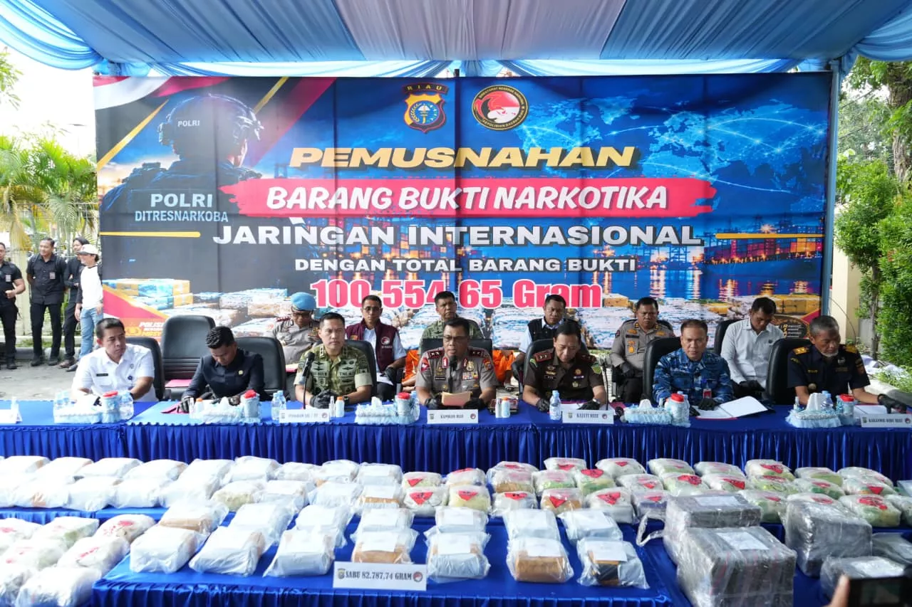 Gebrakan Kapolda Riau! 100,55 Kg Narkoba Senilai Rp149,7 Miliar Dimusnahkan, 467 Ribu Jiwa Berpotensi Terselamatkan