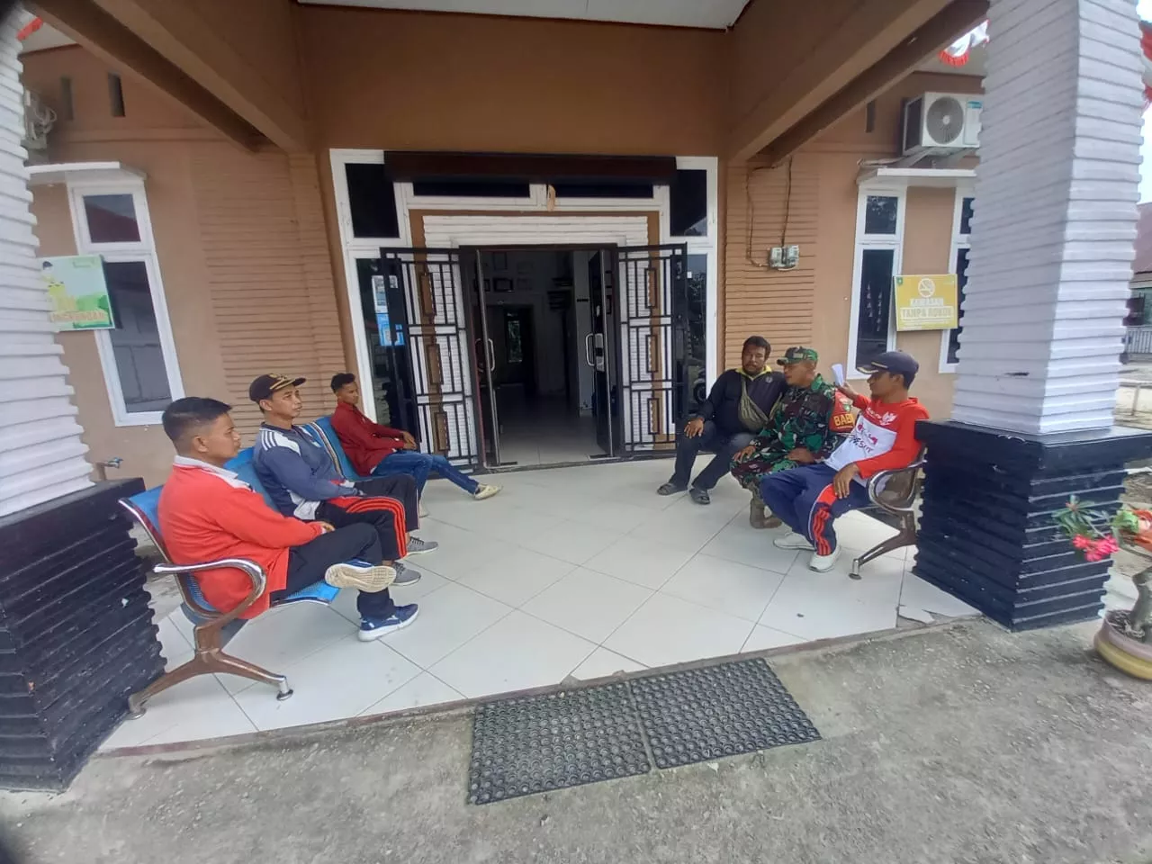 Babinsa Koramil 04/Rupat Gelar Komsos Bersama Masyarakat di Desa Pancur Jaya