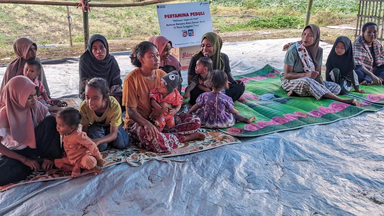Pertamina Patra Niaga Kilang Dumai Hadirkan Layanan Kesehatan dan Salurkan Bantuan Makanan  Untuk Bantu Penyintas Bencana Gempa NTT