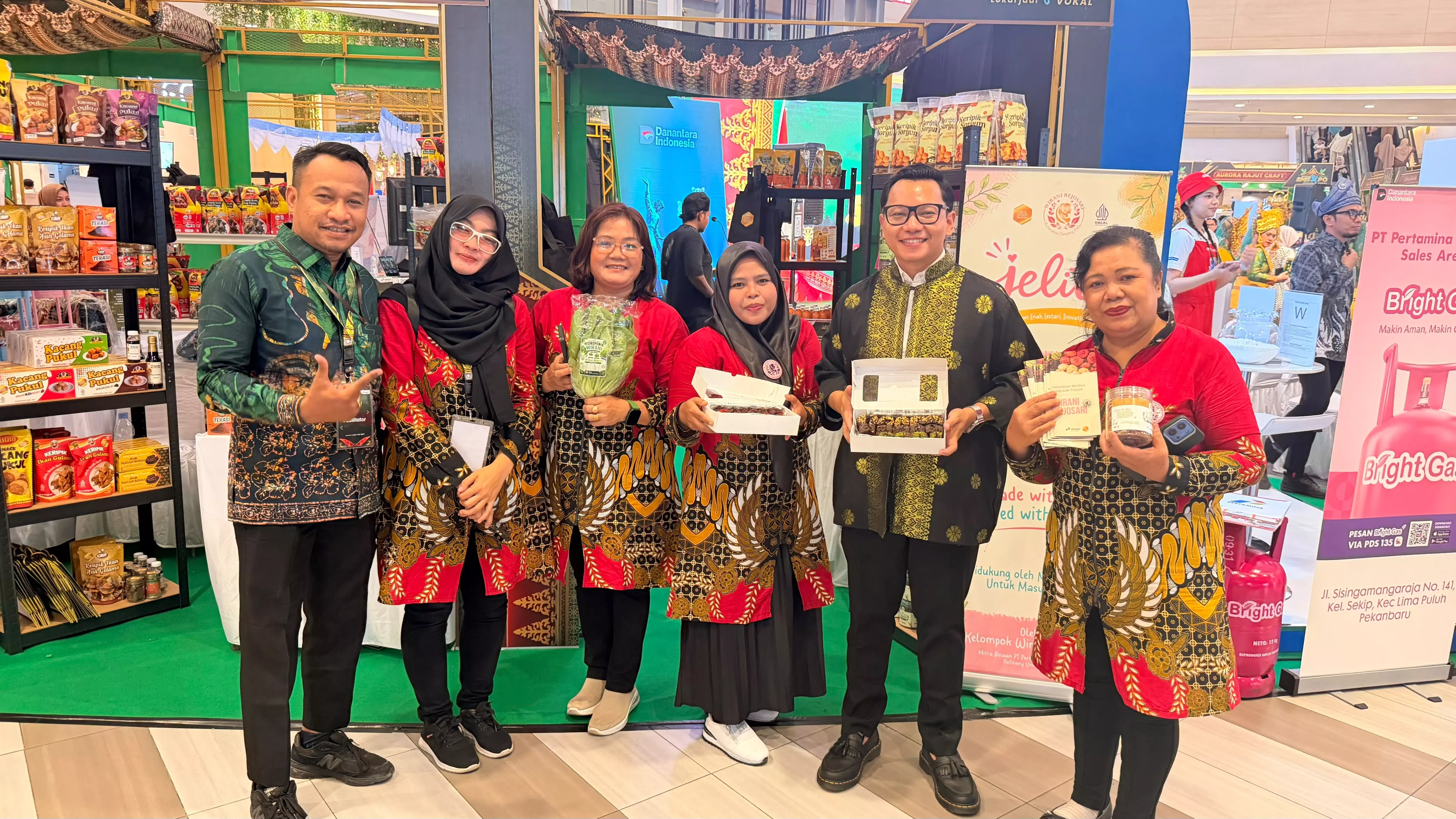 Lokal Jadi Vocal! Brownies Sorgum UMKM Binaan Kilang Dumai Ludes di SMEXPO Pekanbaru