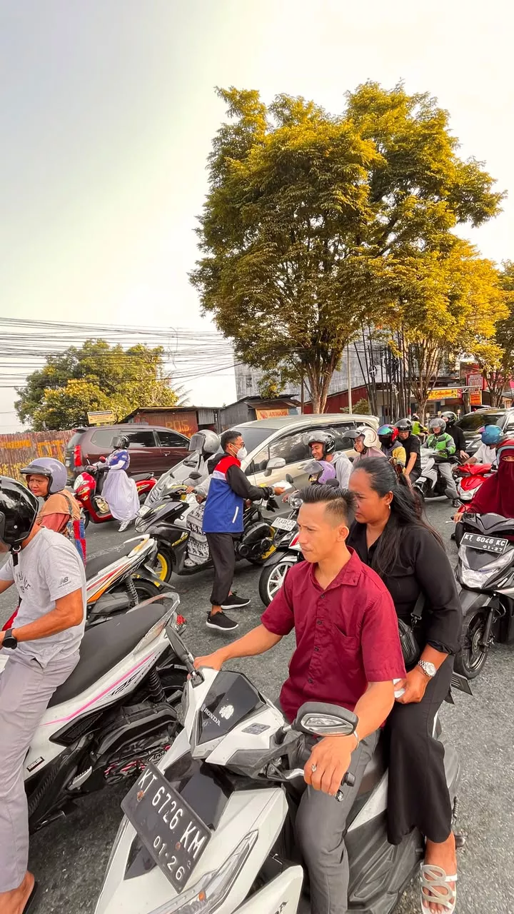 Pertamina Patra Niaga Kilang Dumai dan Kilang Balik Papan Salurkan 1090 Masker KN95 Untuk Warga Kalimantan