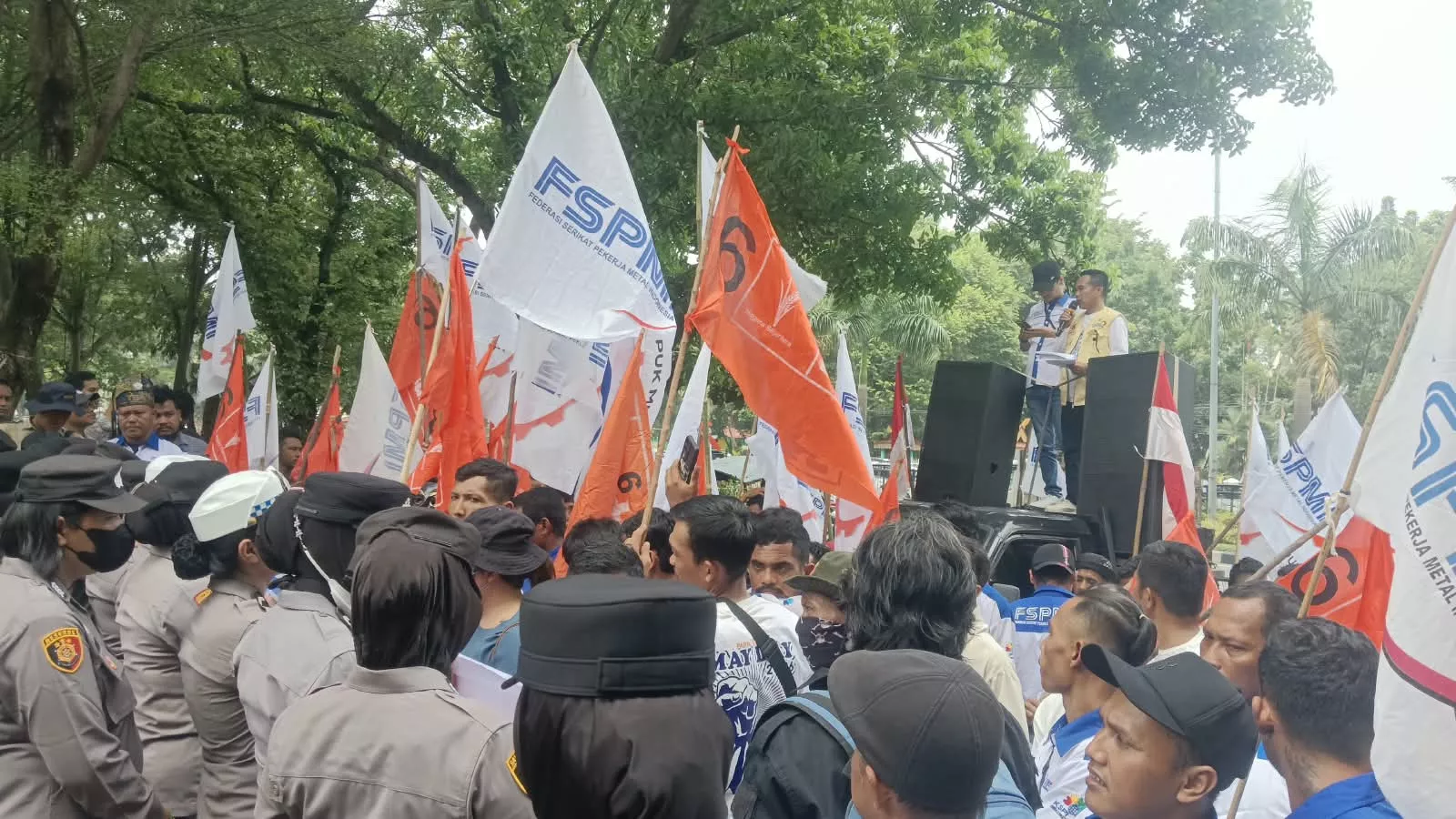 FSPMI Gelar Aksi Di Depan Gedung DPRD Riau, Pesangon 0,5 Turut Jadi Sorotan Kuat 
