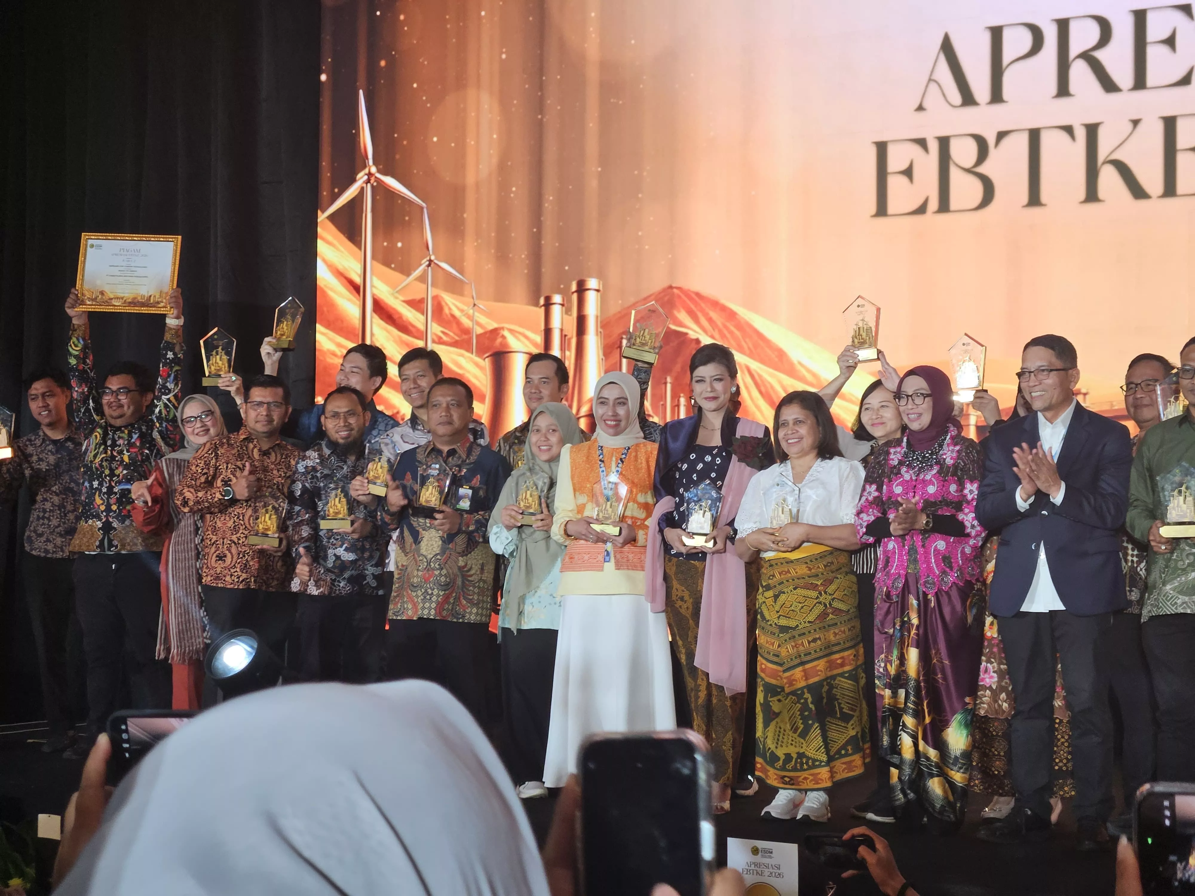 Dorong Percepatan Dekarbonisasi, Pertamina Patra Niaga Kilang Dumai Raih Juara I AEBT 2026 Melalui  Implementasi PLTS 3,77 MWp