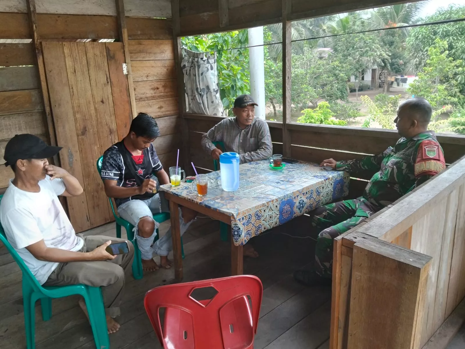 Babins Koramil 04/Rupat Laksanakan komsos Bersama Masyarakat di Desa Pangkalan Nyirih