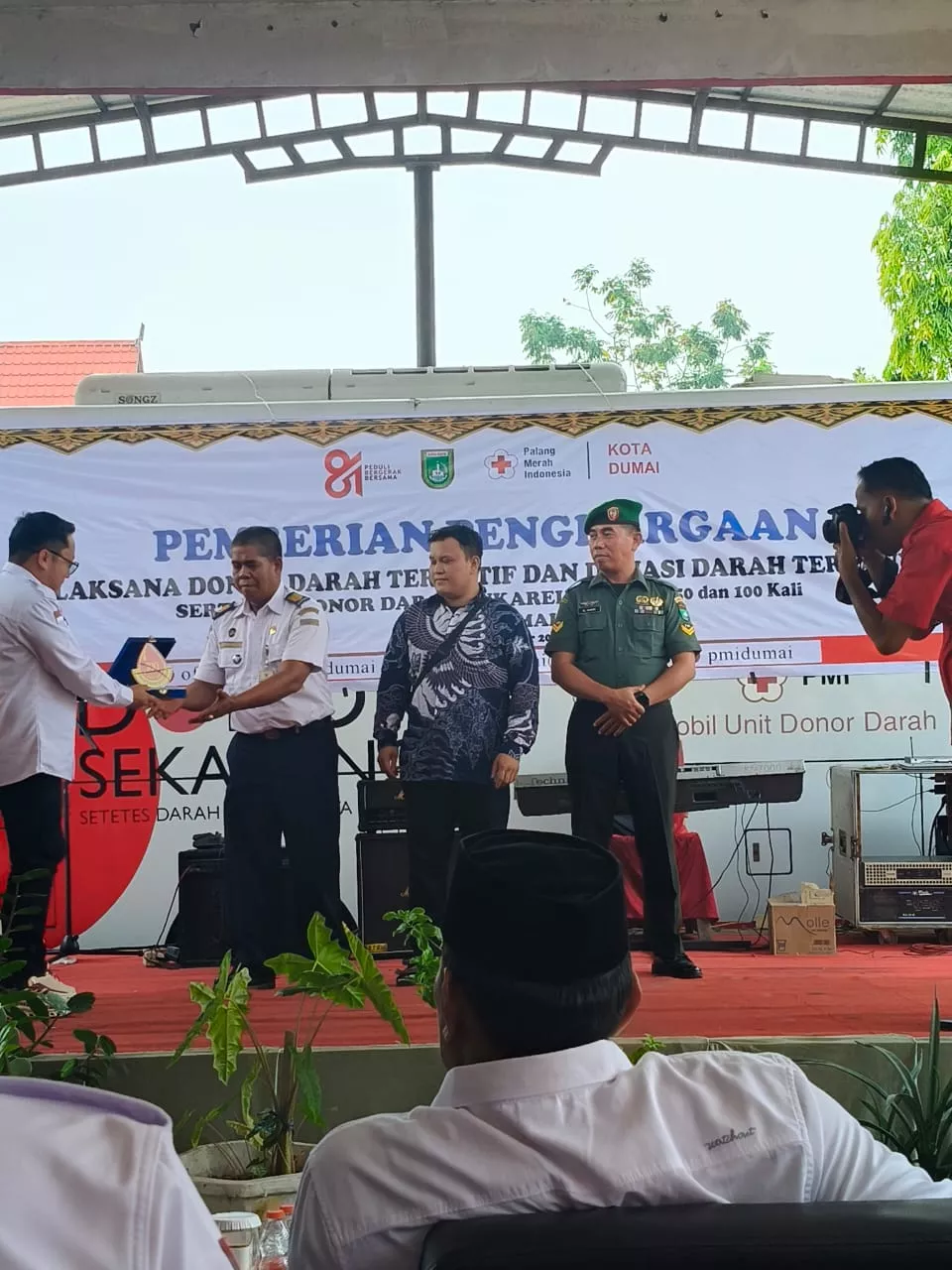 100 Kali Donorkan Darah, Pegawai Distrik Navigasi Tipe A Kelas I Dumai Raih Penghargaan PMI