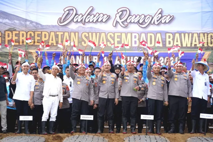 Polri Tanam Serentak Bawang Putih di 14 Daerah di Jabar