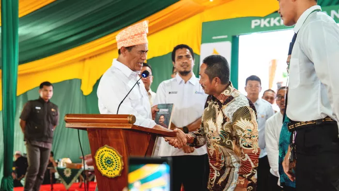 Di Hadapan Ribuan Mahasiswa, Mentan Puji Petani Sukses Binaan PTPN IV PalmCo