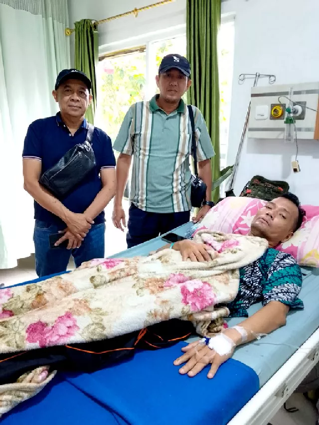 Ketua PW MIO Indonesia Sumut Didampingi Ketua PD MIO Karo Kunjungi Joe Sijabat di RS Advent Medan 