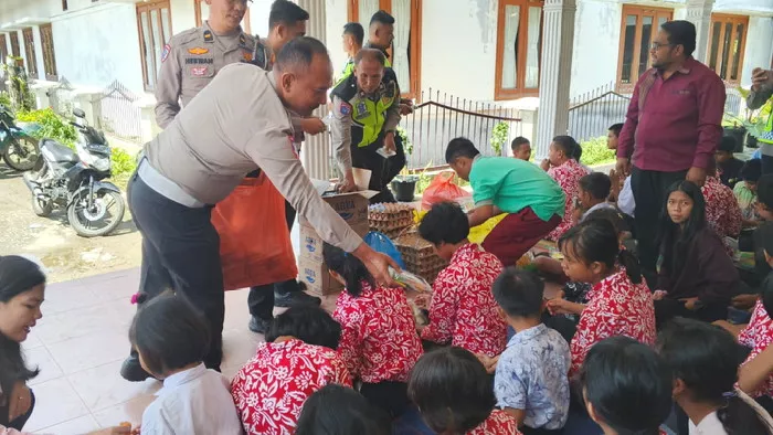 Satlantas Polres Karo Berbagi di YKPD GBKP Alpha Omega