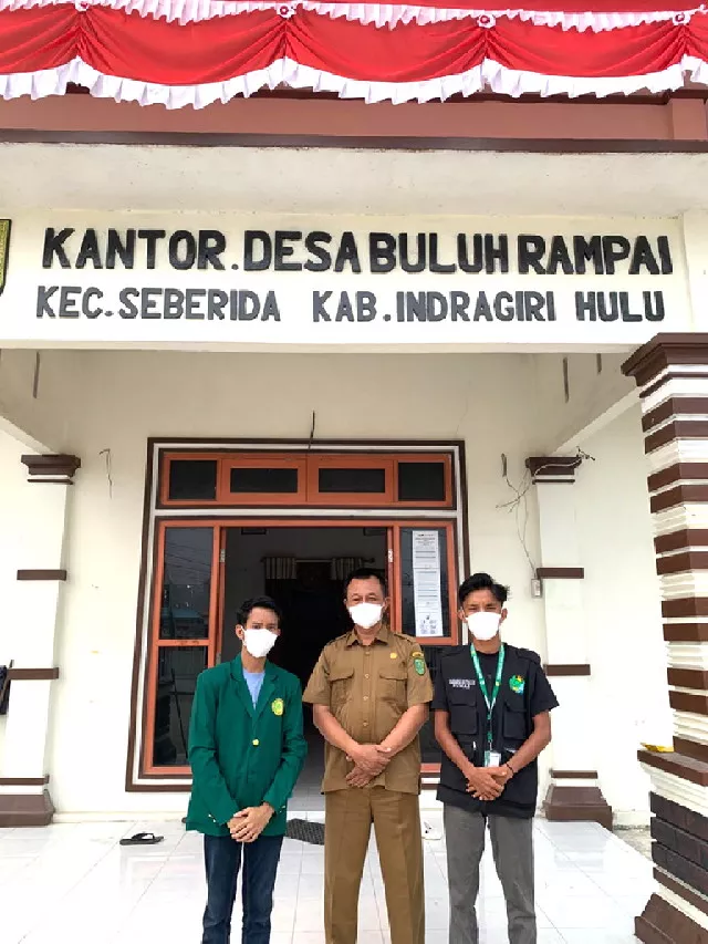 KKN UMRI dan Pemdes Buluh Rampai Gaungkan Gerakan Pakai Masker