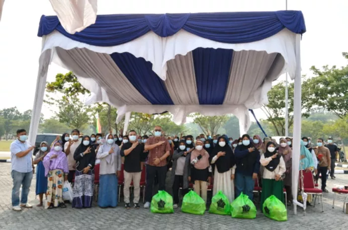PTPN IV Regional III Ringankan Beban Ratusan Warga Terdampak Asap Karhutla