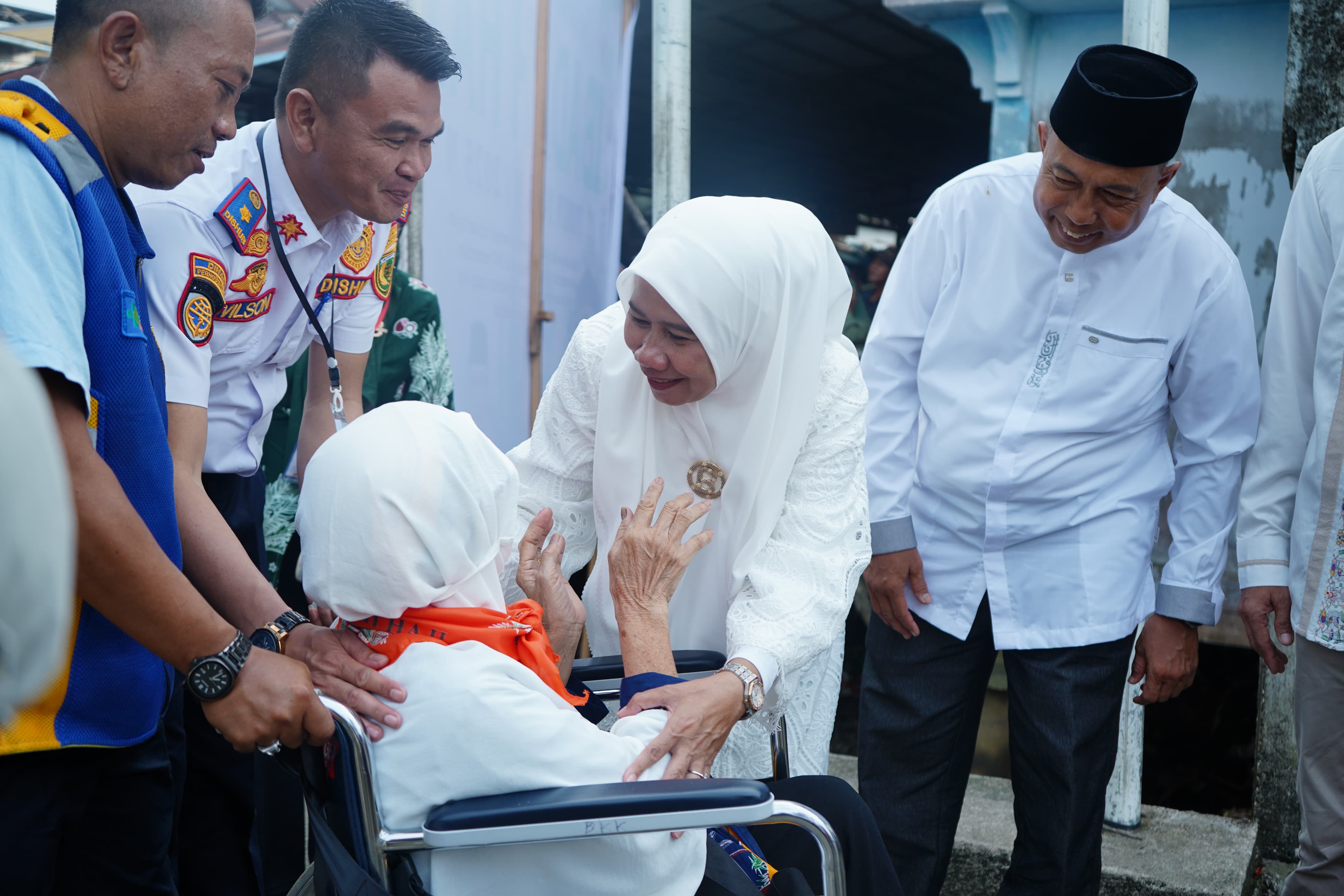Wakil Bupati Inhil, Yuliantini Lepas Jamaah Calon Haji 2025.