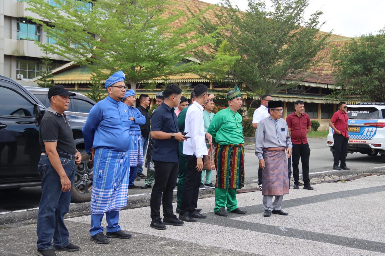 Bupati Inhil H Herman Hantarkan Gubernur Riau dan Istri Usai Kunjungan Kerja dan Peringatan Milad Inhil ke-60