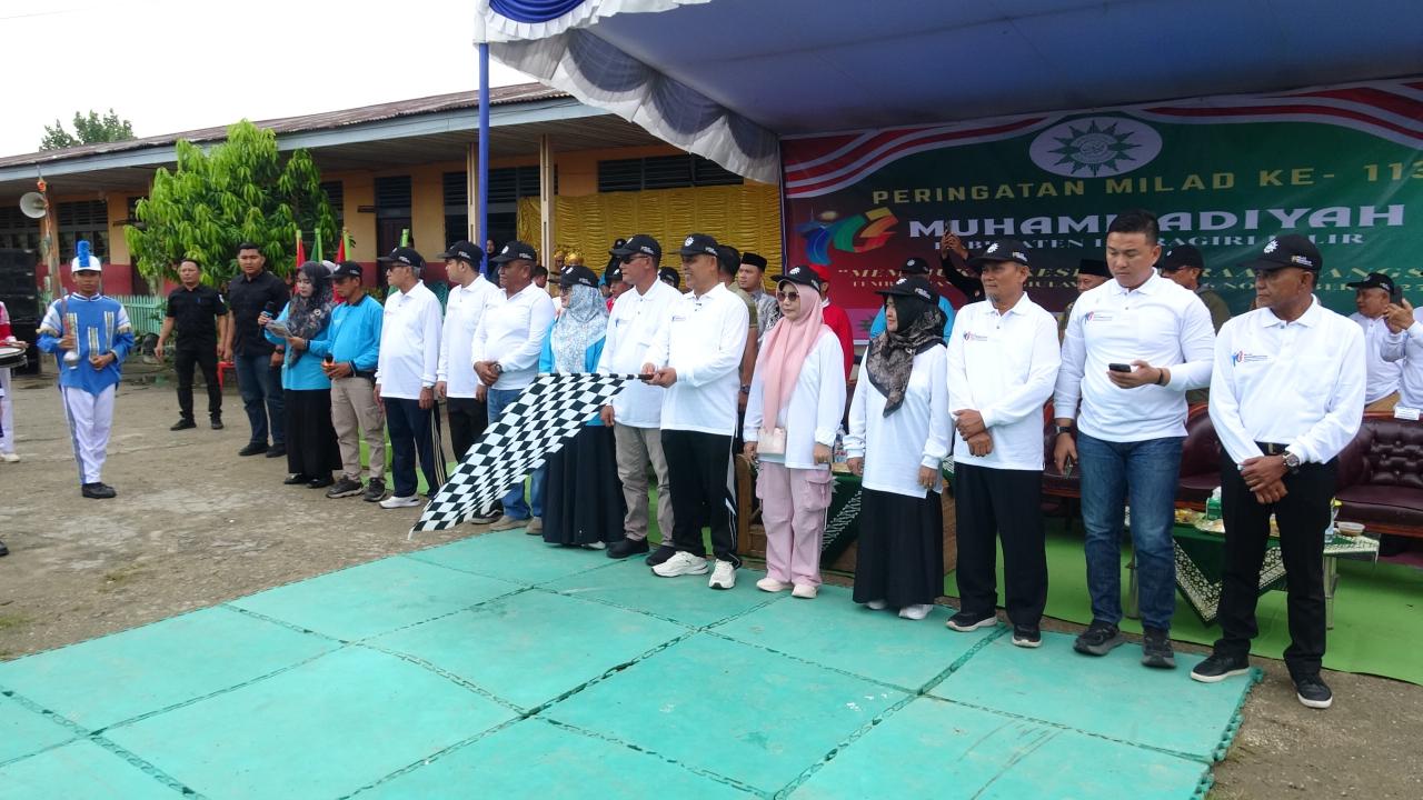 Bupati H. Herman Lepas Pawai Ta’aruf Milad ke-113 Muhammadiyah di Tembilahan