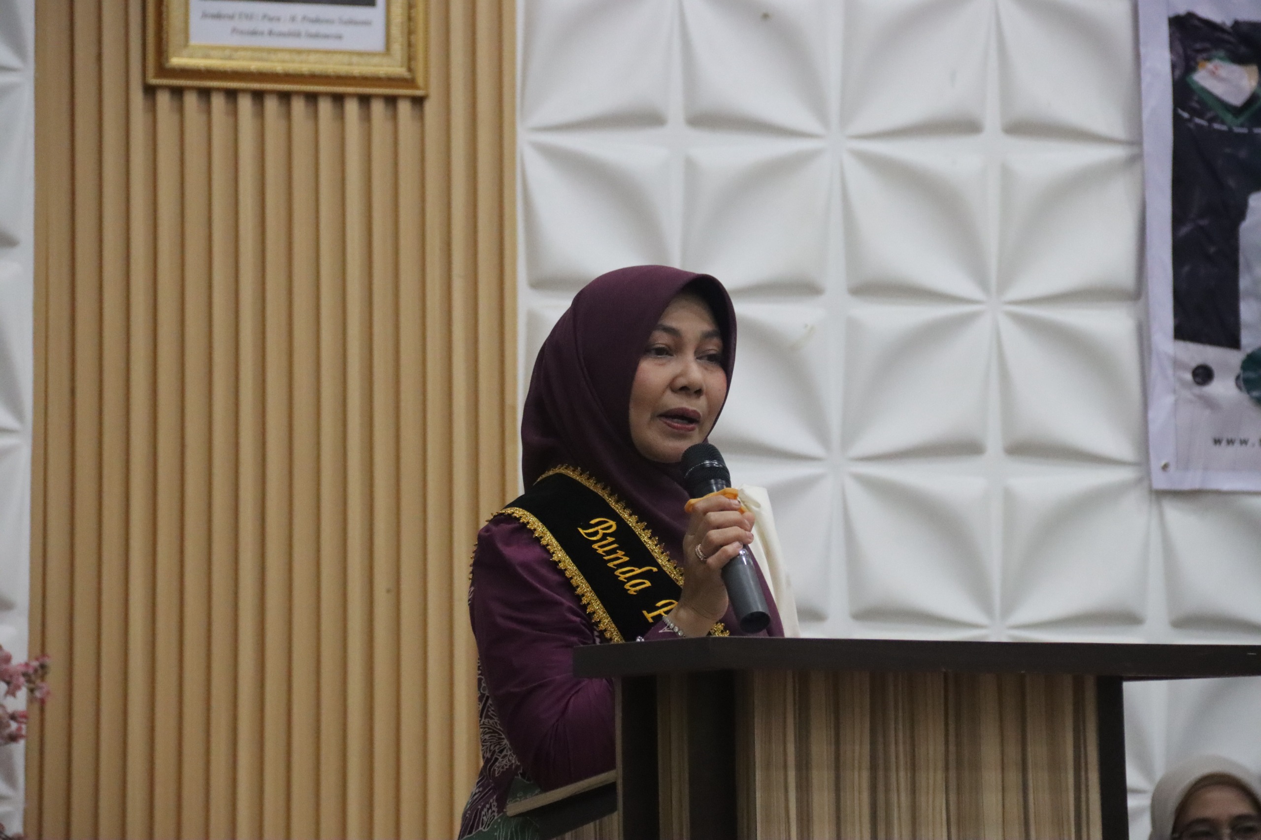 Bunda PAUD Kabupaten Indragiri Hilir Hj Katerina Susanti Herman Hadiri dan Berikan Sambutan Padang Workshop Pendidik dan Tenaga Kependidikan