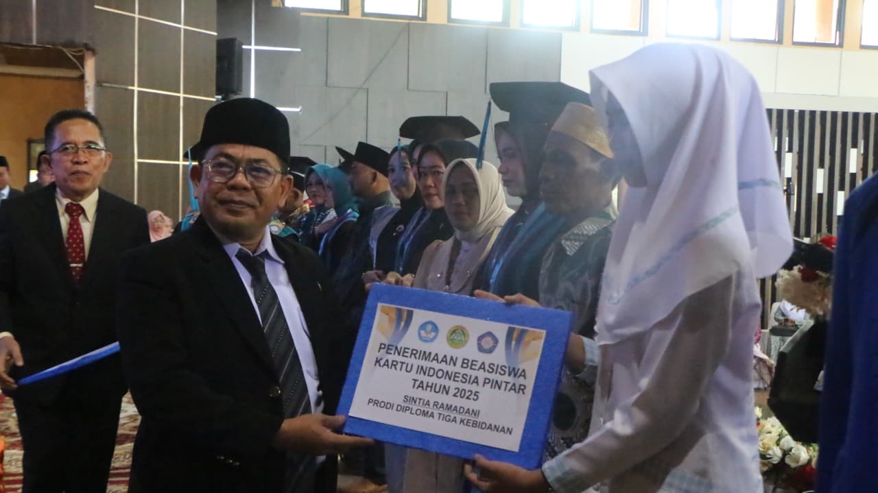 Bupati Inhil Harapkan Kontribusi Lulusan STIKes Husada Gemilang Tingkatkan Layanan Kesehatan