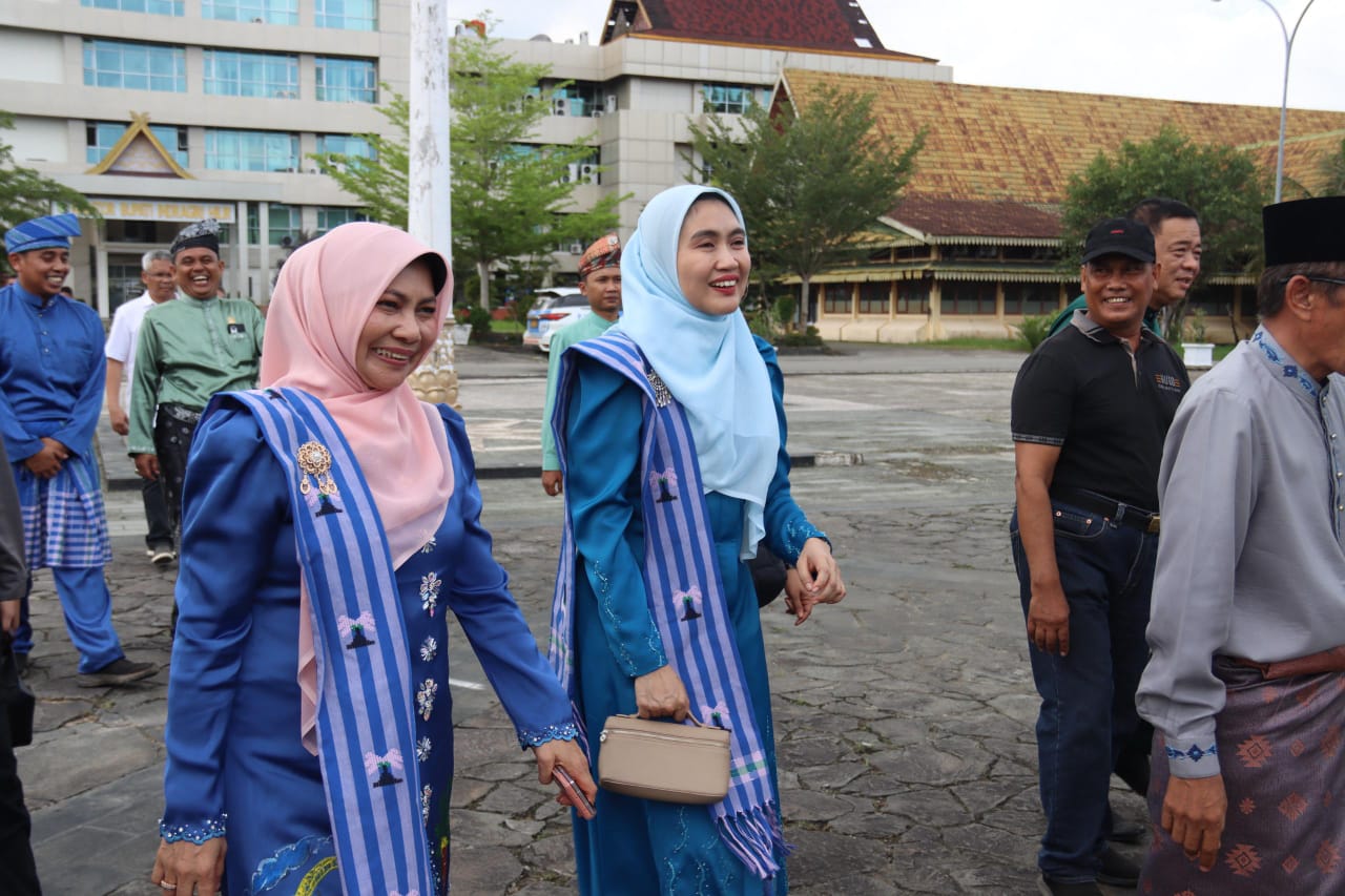 Bupati Inhil H Herman Hantarkan Gubernur Riau dan Istri Usai Kunjungan Kerja dan Peringatan Milad Inhil ke-60
