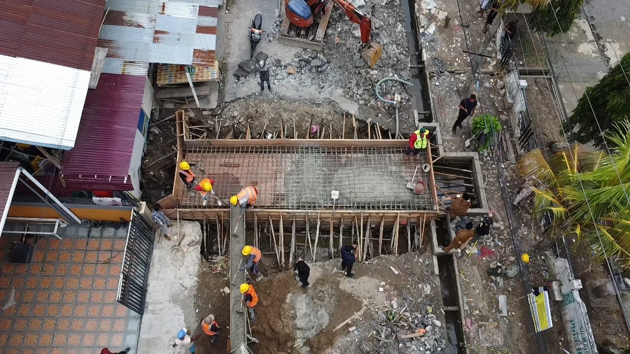 Bupati Herman Tinjau Proyek Drainase Jalan Pangeran Hidayat