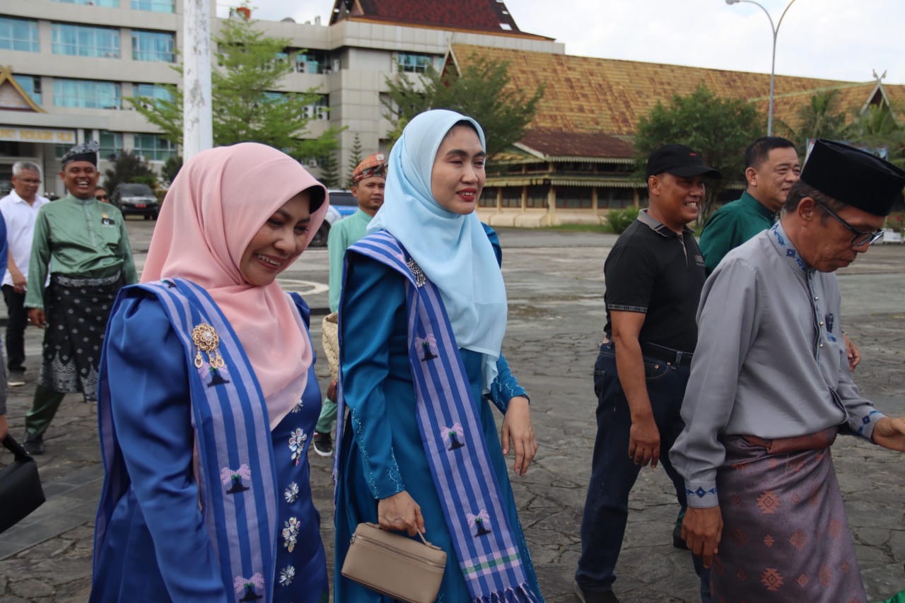 Bupati Inhil H Herman Hantarkan Gubernur Riau dan Istri Usai Kunjungan Kerja dan Peringatan Milad Inhil ke-60