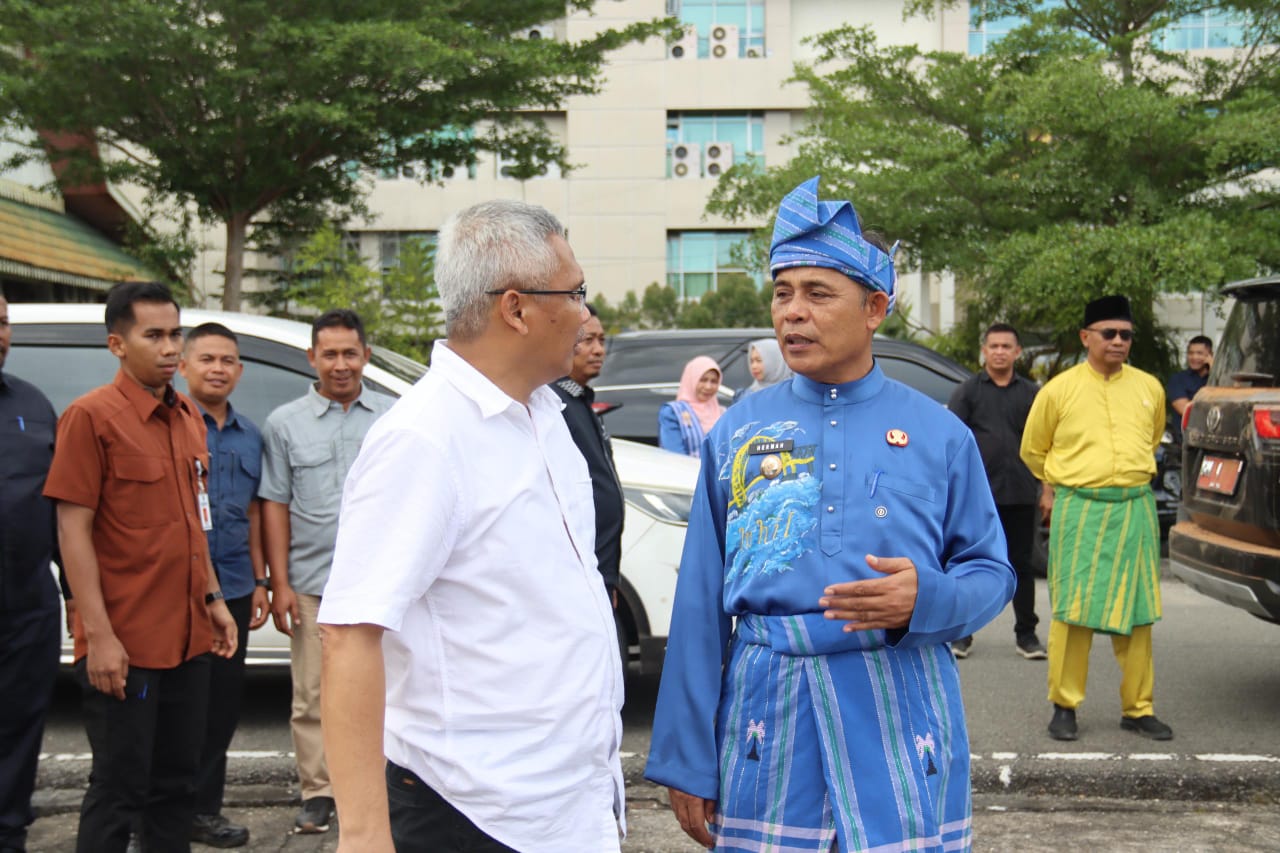 Bupati Inhil H Herman Hantarkan Gubernur Riau dan Istri Usai Kunjungan Kerja dan Peringatan Milad Inhil ke-60