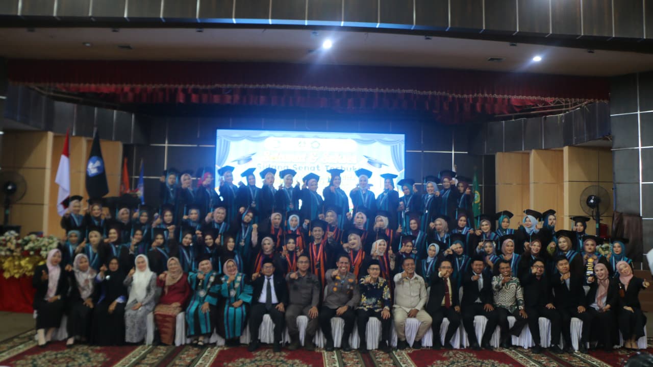 Bupati Inhil Harapkan Kontribusi Lulusan STIKes Husada Gemilang Tingkatkan Layanan Kesehatan