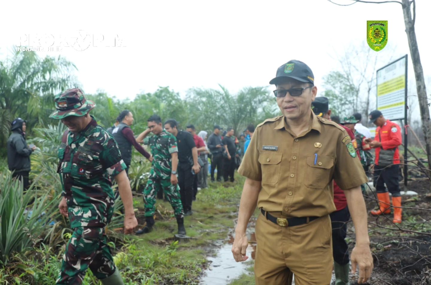 Bupati Inhil Menghadiri Pemasangan Plang / Papan Peringatan di Desa Bayas Jaya