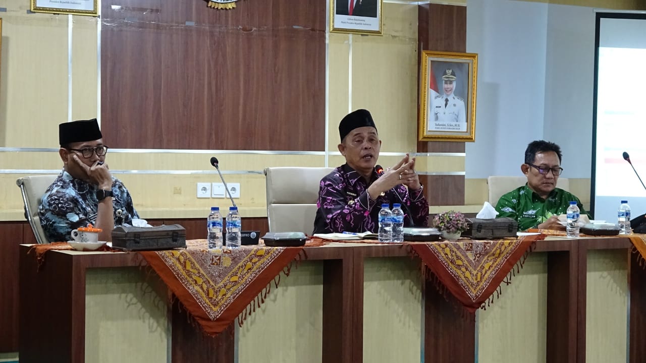 Bupati Herman Tekankan Efisiensi dan Transparansi Anggaran dalam Rapat Evaluasi Bersama OPD