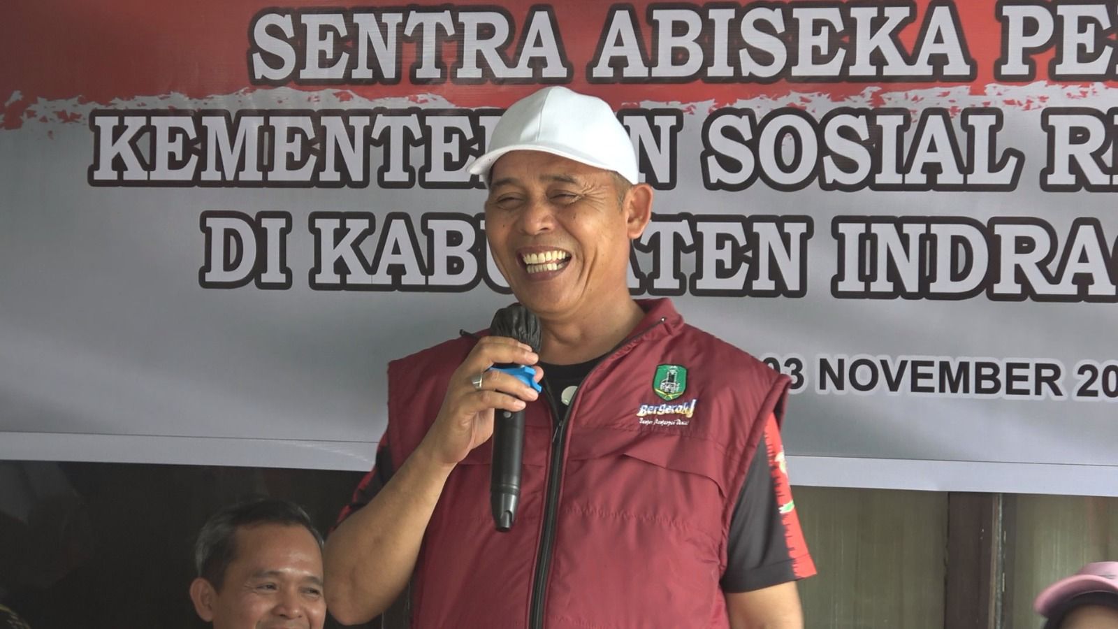 Bupati dan Ketua PMI Inhil Salurkan 124 Paket Bantuan Atensi Bersama Balai Sentra Abiseka Pekanbaru