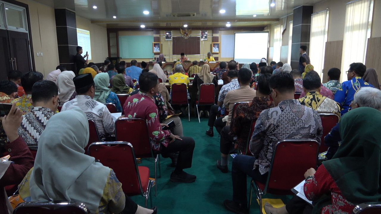 Bupati Herman Hadiri Rapat Evaluasi Fisik dan Keuangan Bersama Jajaran Pemkab Inhil