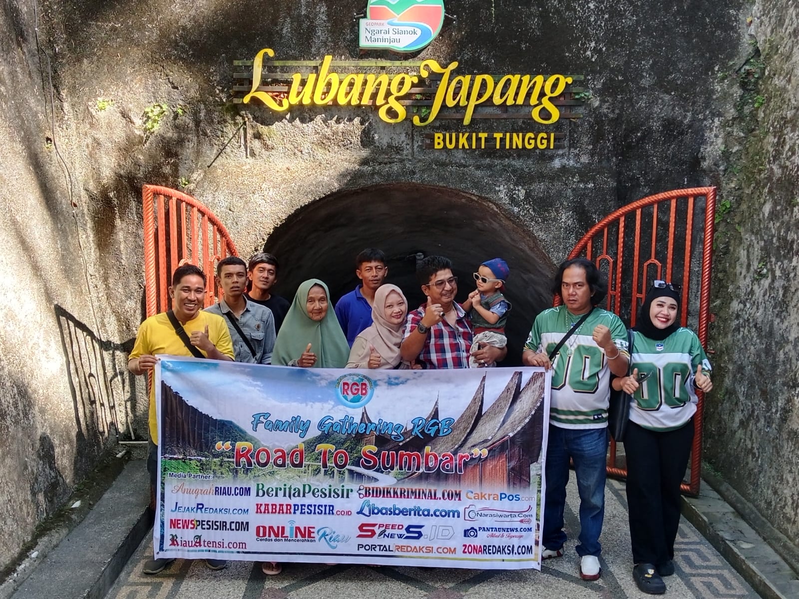 Tim Redaksi Group Bersama Menjelajahi Kekayaan Budaya Sumatera Barat