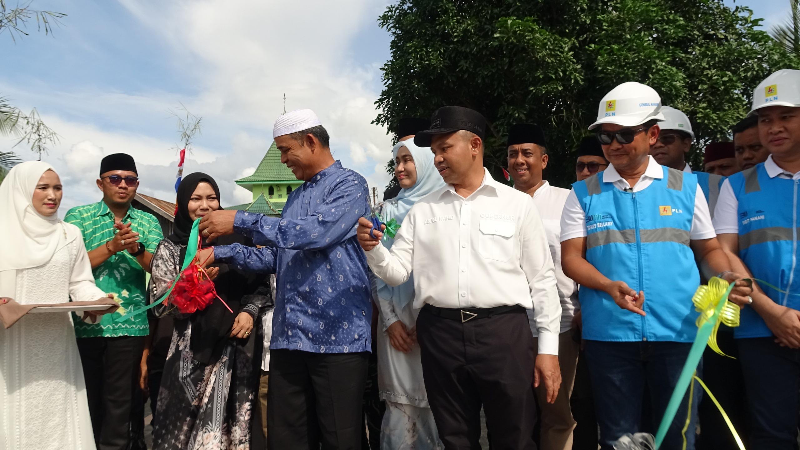 Gubernur Riau dan Bupati Inhil Hadiri Peresmian Tower Crossing 20KV di Kecamatan Kuindra