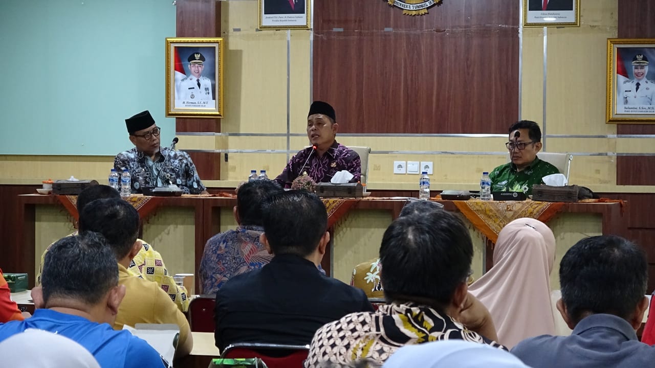 Bupati Herman Tekankan Efisiensi dan Transparansi Anggaran dalam Rapat Evaluasi Bersama OPD