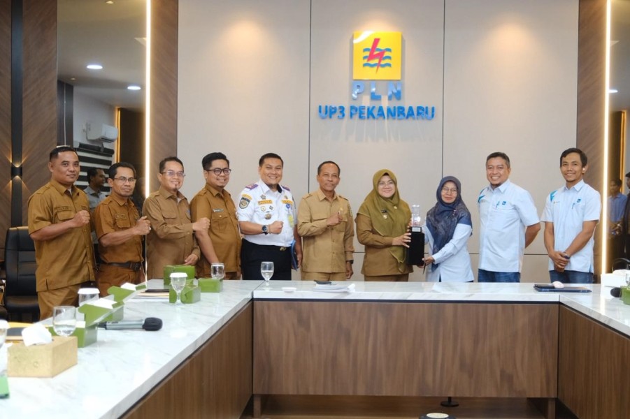 Bupati Siak Targetkan Pelosok Desa Teraliri Listrik 2027, PLN Soroti Kendala Lapangan