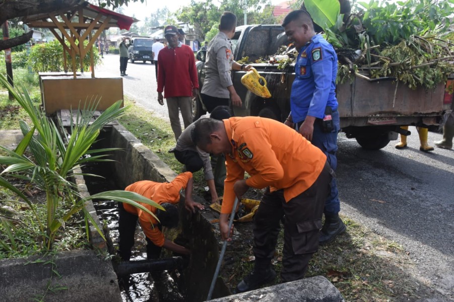 Cegah Banjir, Pemkab Bengkalis Gelar Gotong Royong Massal di Desa Air Putih
