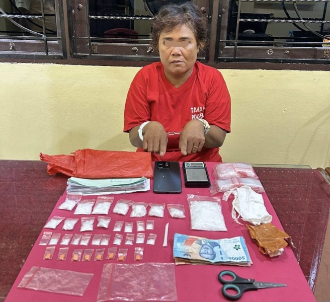 Edan, Aksi Emak-Emak Berumur Setengah Abad Lebih Asal Liriki Jadi Bandar Sabu Dan Extacy