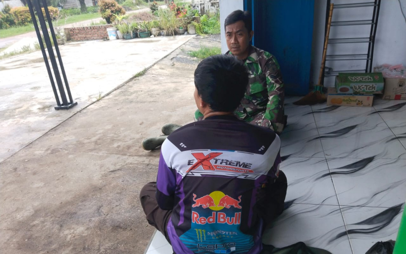 Perkuat Kemanunggalan TNI dan Rakyat, Babinsa Koramil 03/SS Gelar Komsos di Lubuk Gaung