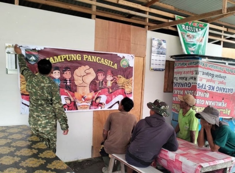 Serda Wiky Hendri Septa Sosialisasikan Nilai-Nilai Pancasila kepada Masyarakat Kampung Pancasila Minas Jaya