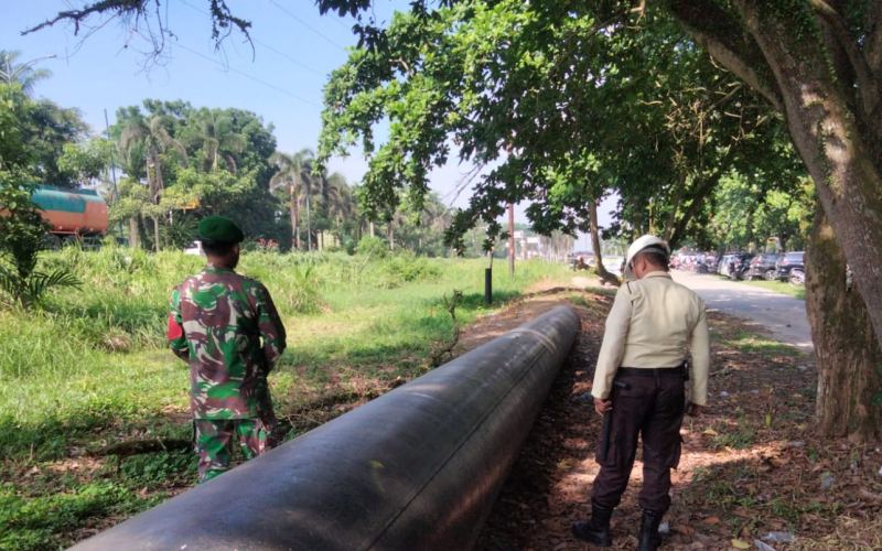 Patroli, Babinsa Koramil 01 Telusuri Pipa Minyak PT PHR