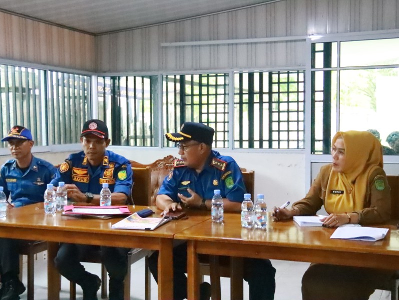 DPKP Inhil Latih Pegawai Diskominfopers Siap Tanggap Kebakaran dengan APAR