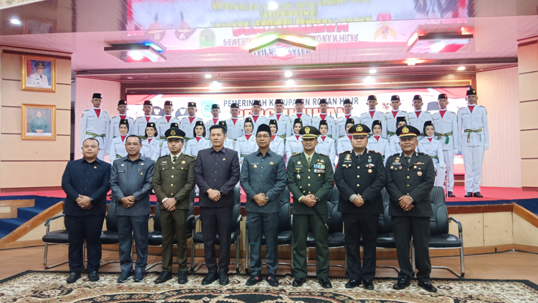 Wabup Jhony Charles Kukuhkan Anggota Paskibraka Kabupaten Rokan Hilir