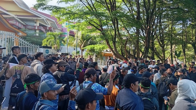 Tolak Dipindahkan, Masyarakat yang Berada di TN Tesso Nilo Demo DPRD Riau