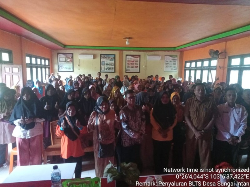 Pemdes Sungai Intan Fasilitasi Penyaluran BLT Kesra bagi Warga Penerima Manfaat