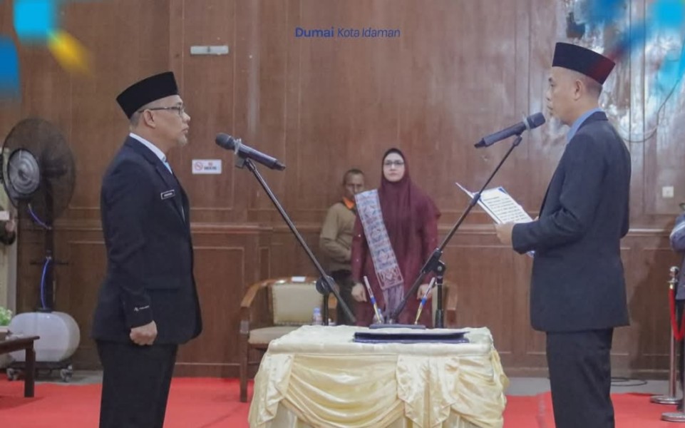 Dihadiri Sekdaprov Riau, Walikota Paisal Lantik Sekda Kota Dumai