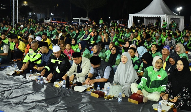 Dua Ribuan Ojol Sahur Bersama Walikota Pekanbaru, Mendapat THR Rp200 Ribu Dari Baznas